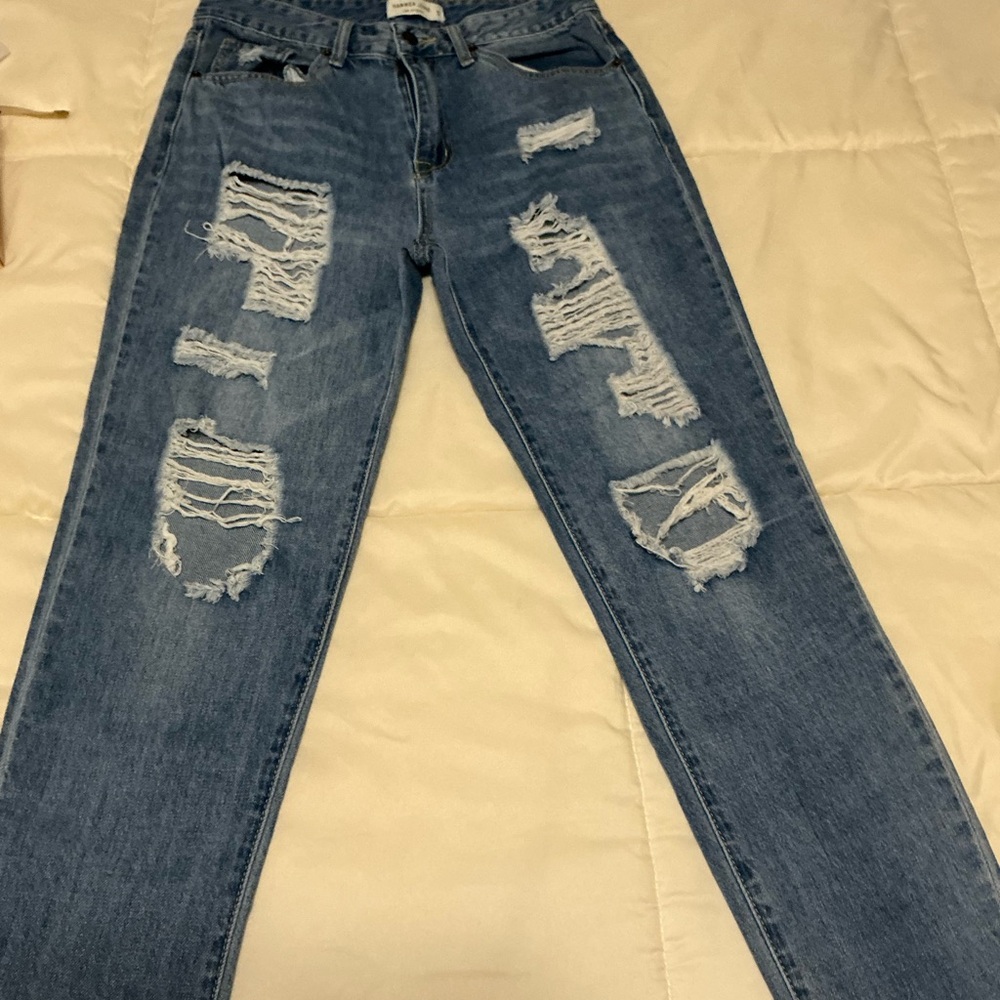 Stylish Distressed Straight Leg Jeans
